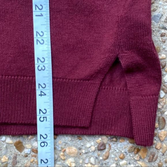 NWT EXPRESS Oversized Deep V-neck Soft Maroon & Red Sweater Size S - Picture 9 of 9